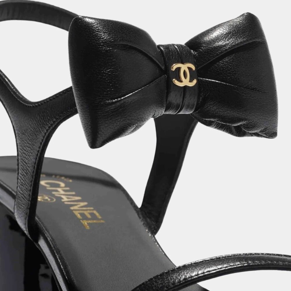 Rare 🔥 Original NWT Chanel Spring Summer black leather bow sandals
